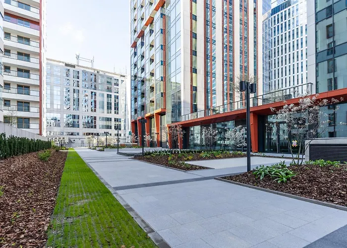 アパート Towarowa Towers 4*