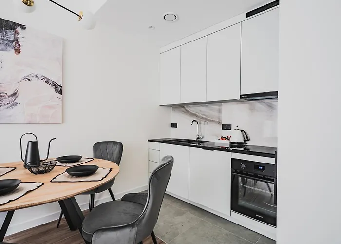 Towarowa Towers شقة