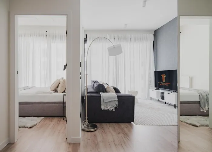 アパート Towarowa Towers 4*