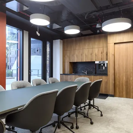 Towarowa Towers Apartment 4*