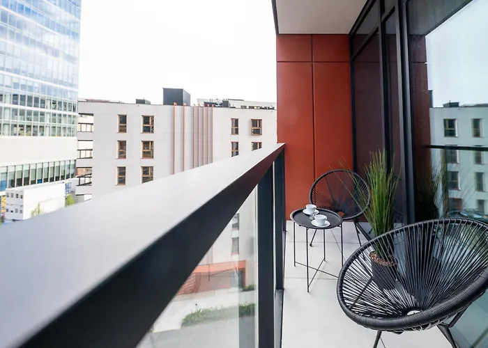 Towarowa Towers Apartment 4*